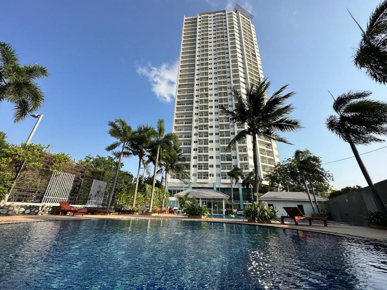 Hyatt Beachfront Escape Apartment