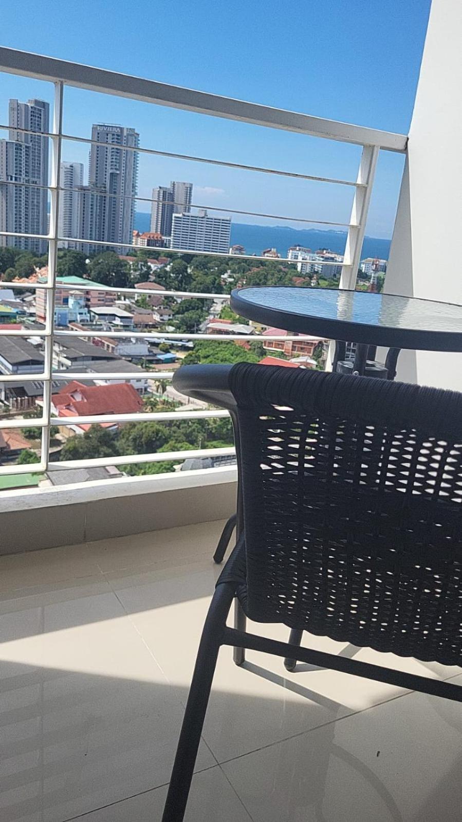 Hyatt Beachfront Escape Apartment Pattaya